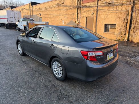 Used 2012 Toyota Camry LE image 17