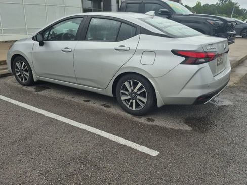 Used 2020 Nissan Versa SV FWD image 2