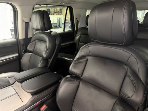 Used 2025 Lincoln Navigator L Reserve AWD/4WD image 21