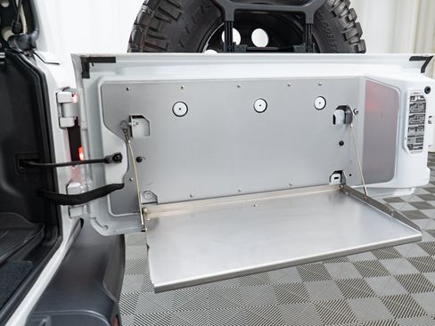 Used 2019 Jeep Wrangler Unlimited Rubicon w/ Dual Top Group AWD/4WD image 30