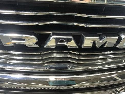 Used 2022 RAM 1500 Laramie AWD/4WD image 9