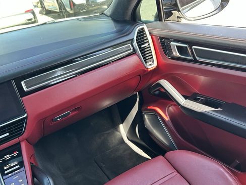 Used 2022 Porsche Cayenne S AWD/4WD image 20