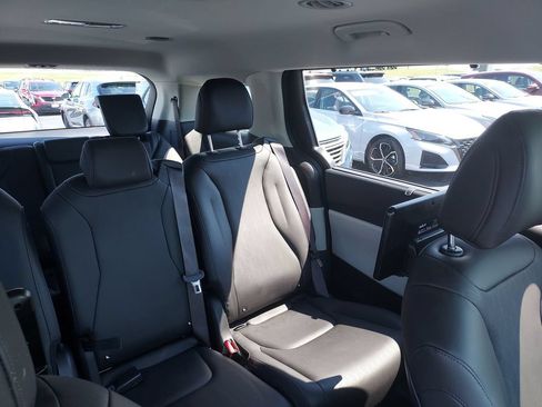 Used 2024 Kia Carnival SX FWD image 14