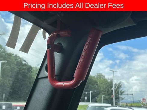 Used 2017 Jeep Wrangler Unlimited Sahara w/ Max Tow Package AWD/4WD image 26