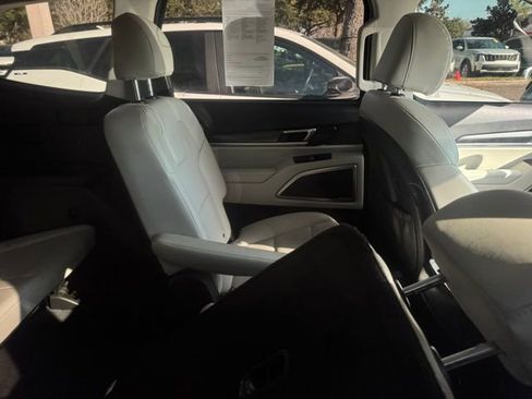 Certified 2024 Kia Telluride S image 6