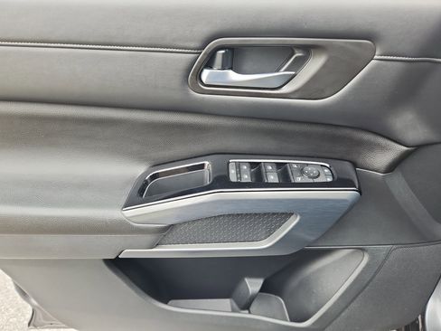 Used 2022 Nissan Pathfinder SL w/ SL Premium Package image 25