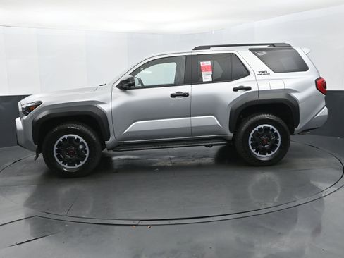 Used 2025 Toyota 4Runner TRD Off-Road Premium AWD/4WD image 2