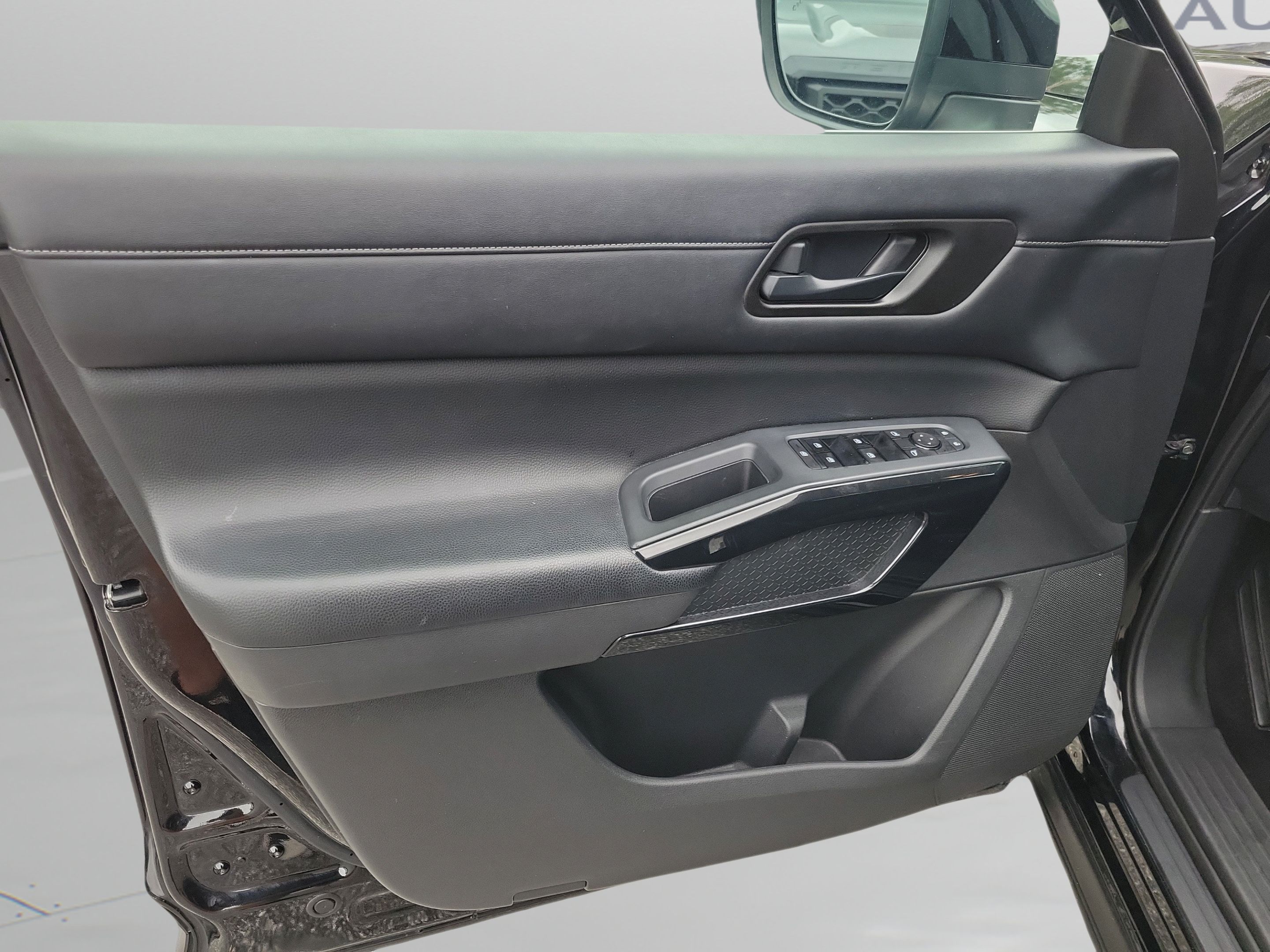 Used 2023 Nissan Pathfinder SV AWD/4WD image 25