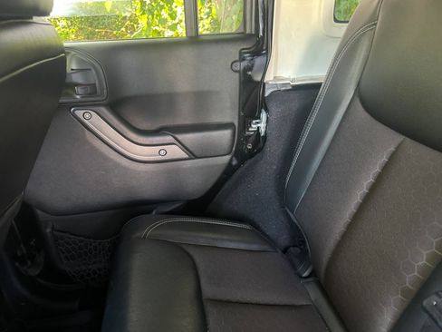 Used 2016 Jeep Wrangler Unlimited Sport AWD/4WD image 7