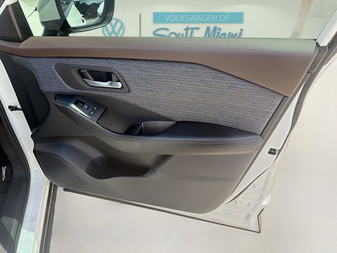 Used 2023 Nissan Rogue SV image 33