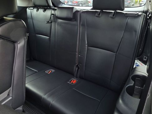 Used 2022 Toyota Highlander XLE image 13