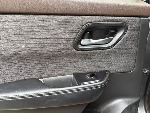 Certified 2023 Nissan Rogue SV image 27