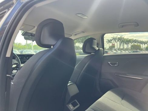 Used 2025 Kia K4 LX image 27