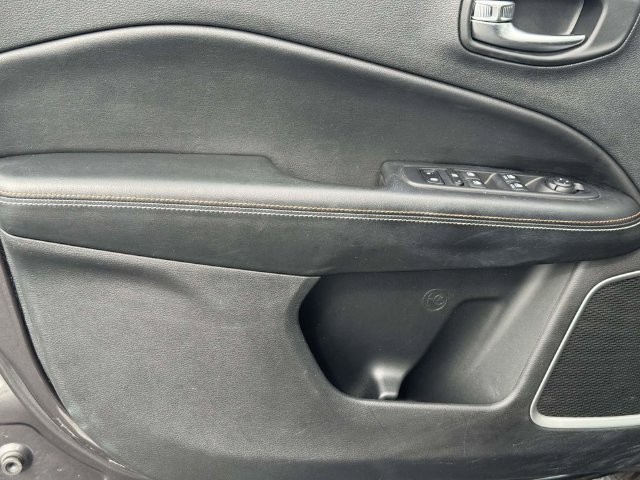 Used 2020 Jeep Compass Latitude w/ Popular Equipment Group AWD/4WD image 24