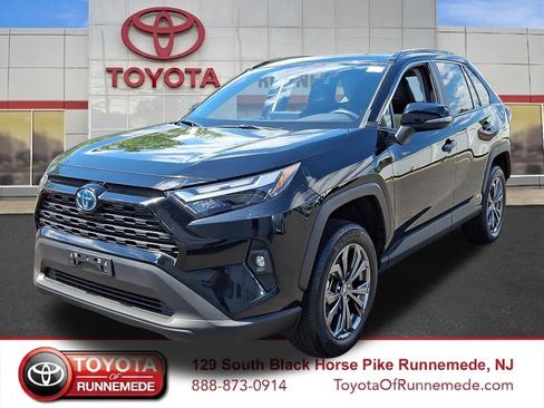 Certified 2022 Toyota RAV4 XLE Premium AWD/4WD image 3