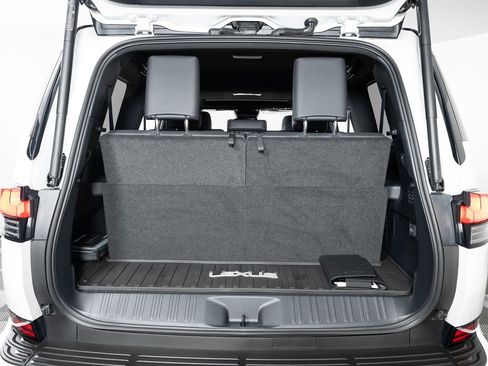 Used 2026 Lexus GX 550 w/ Accessory Package (2T) image 39