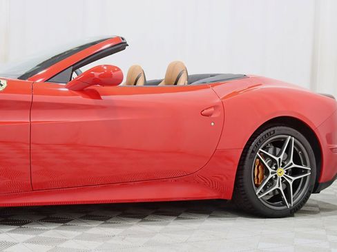 Used 2016 Ferrari California T RWD image 4