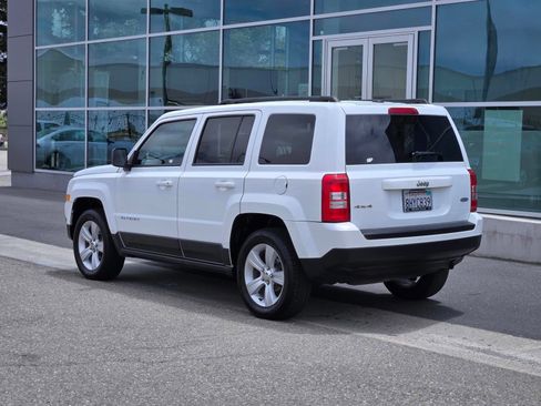 Used 2017 Jeep Patriot Latitude AWD/4WD image 6