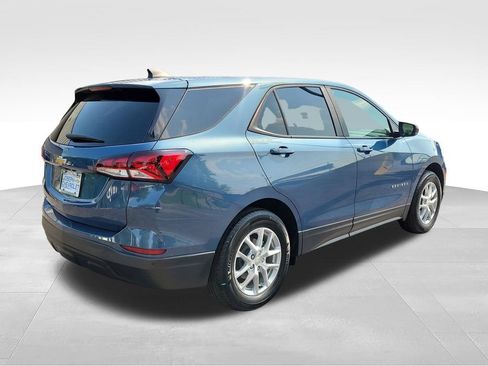 Used 2024 Chevrolet Equinox LS w/ LS Convenience Package FWD image 4
