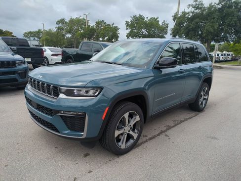 New 2026 Jeep Grand Cherokee Limited RWD image 9