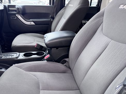 Used 2018 Jeep Wrangler Unlimited Sahara w/ Dual Top Group image 15