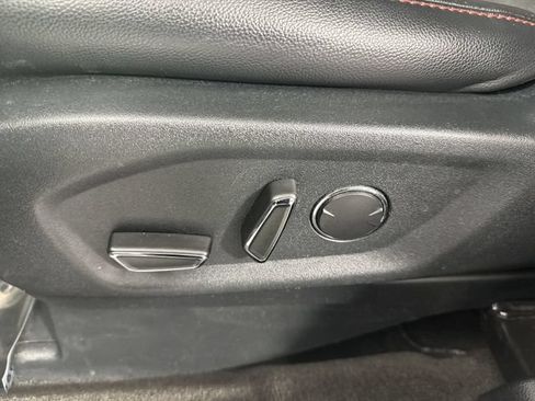 Used 2018 Ford Explorer XLT w/ Equipment Group 202A AWD/4WD image 21