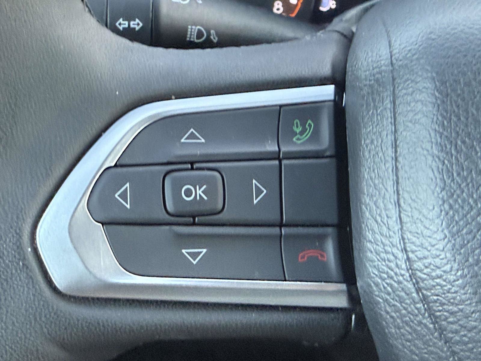 Used 2025 Jeep Compass Latitude AWD/4WD image 34