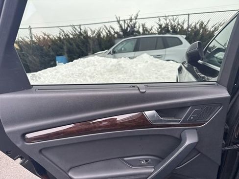 Used 2018 Audi Q5 Prestige w/ Prestige Package image 16