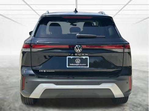 New 2026 Volkswagen Tiguan SE FWD image 4