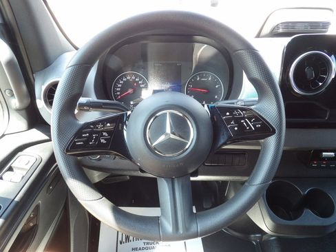 Used 2025 Mercedes-Benz Sprinter 2500 image 20