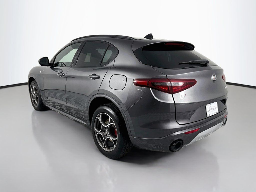 Used 2022 Alfa Romeo Stelvio Ti AWD/4WD image 3