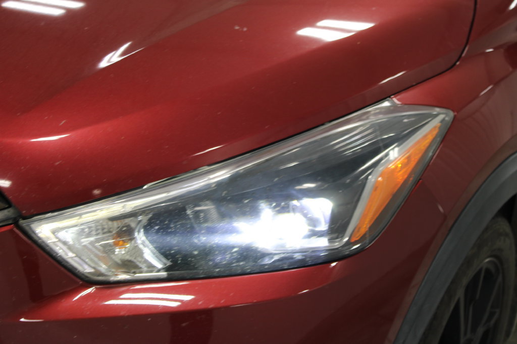 Used 2020 Nissan Kicks SR w/ Exterior Package FWD image 13