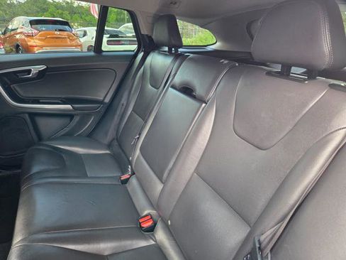 Used 2018 Volvo V60 T5 Cross Country image 32