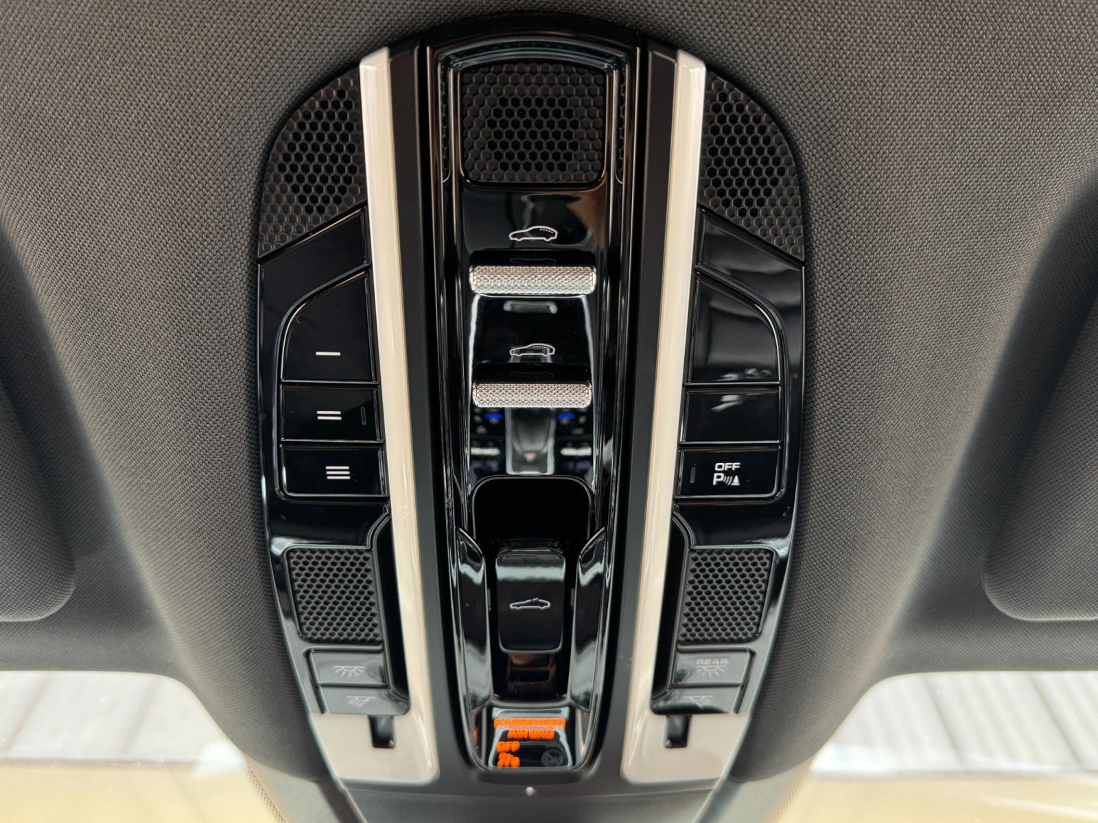 Used 2018 Porsche Panamera image 35