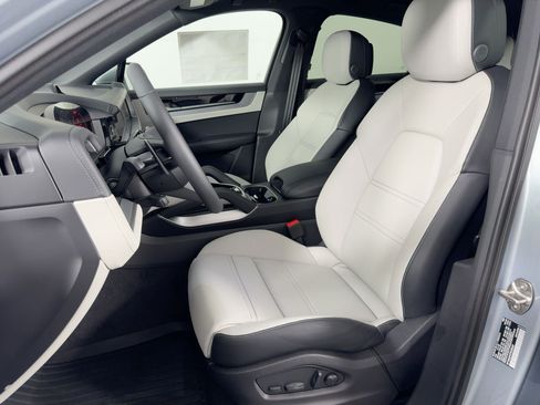 Certified 2026 Porsche Cayenne Coupe AWD/4WD image 5