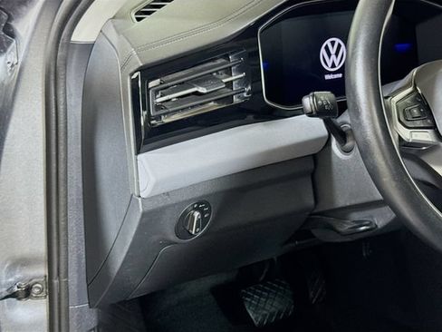 Used 2025 Volkswagen Jetta SE FWD image 8