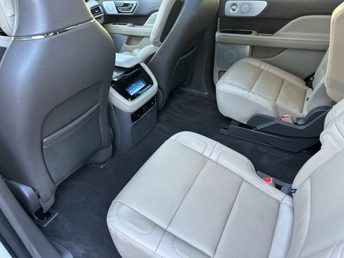 Used 2024 Lincoln Navigator Reserve image 13