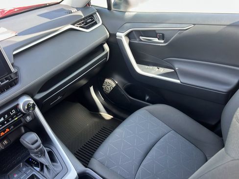 Used 2025 Toyota RAV4 XLE w/ Convenience Package FWD image 13