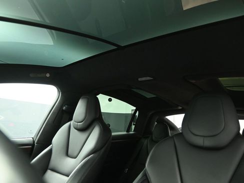 Used 2018 Tesla Model X 75D image 17