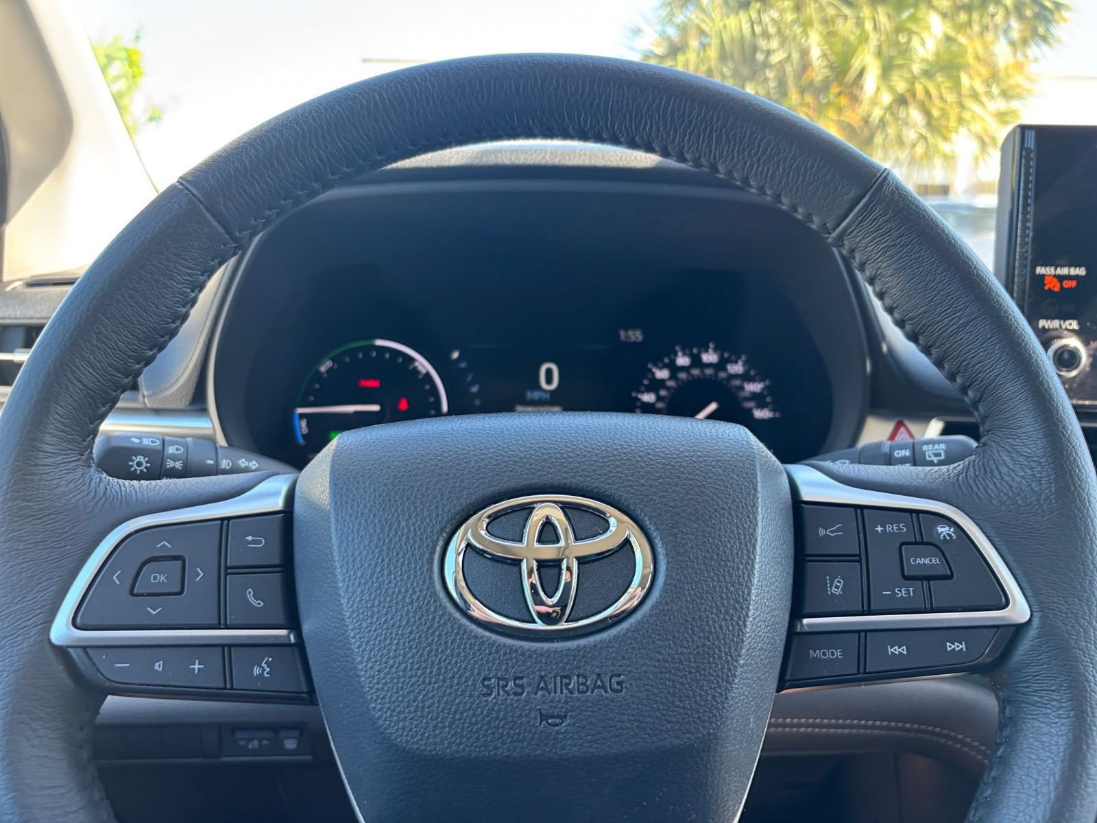 Used 2025 Toyota Sienna XLE FWD image 29