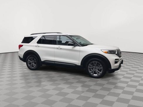 Certified 2023 Ford Explorer XLT w/ Equipment Group 202A AWD/4WD image 40