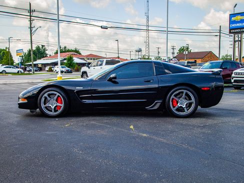 Used 1998 Chevrolet Corvette Coupe w/ Memory Pkg RWD image 4