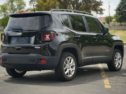 Used 2018 Jeep Renegade Latitude w/ Cold Weather Group AWD/4WD image 5