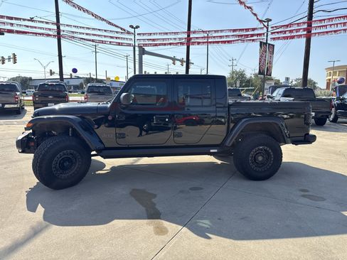 Used 2023 Jeep Gladiator Rubicon w/ Cold Weather Group image 9