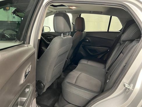 Used 2016 Chevrolet Trax LT w/ LT Sun and Sound Package FWD image 9