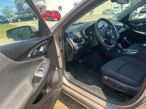 Used 2022 Chevrolet Malibu LT FWD image 7