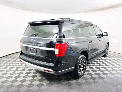 Used 2024 Ford Expedition Max XLT image 3