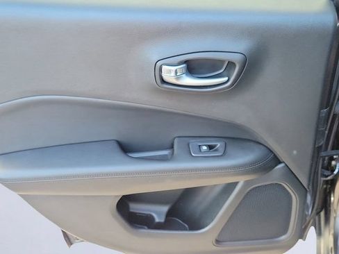 Used 2021 Jeep Compass Latitude FWD image 8