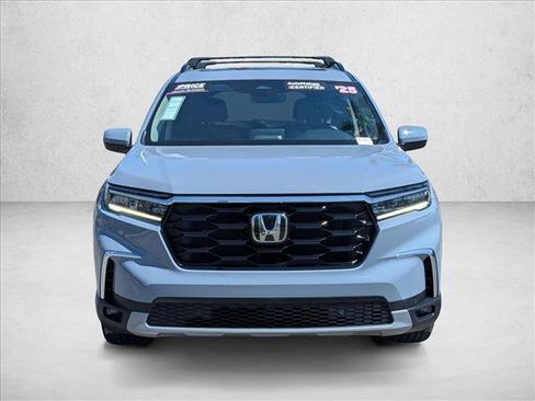 Used 2025 Honda Pilot Touring image 2