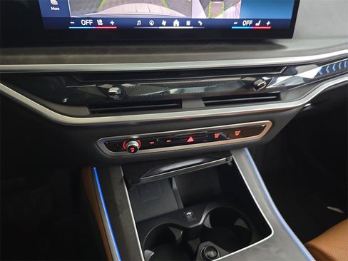 Used 2024 BMW X5 xDrive50e w/ Premium Package image 27